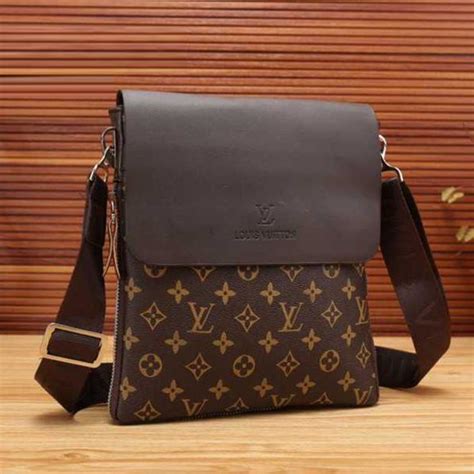 louis vuitton mens crossbody bag|Meer.